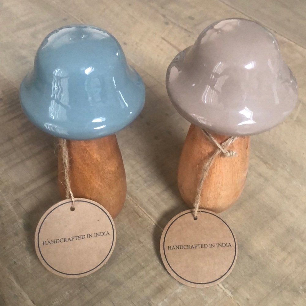 Mushrooms 🍄 Set of 2 Gray and Taupe￼ 7” Tall NWT Made in India 🇮🇳
